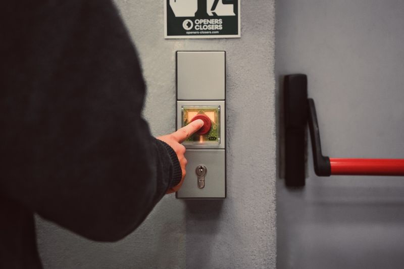 TE Series: Combination of Emergency Terminal and Emergency Button.