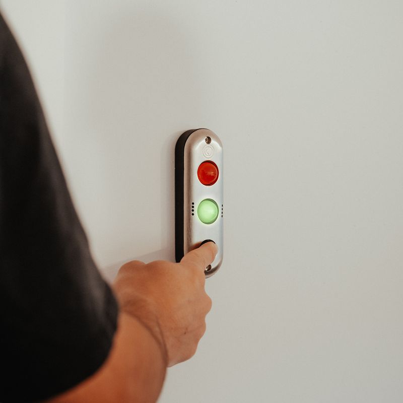 TL4 Indicador luminoso 180° con pulsador, alarma acústica 10-24V AC/DC