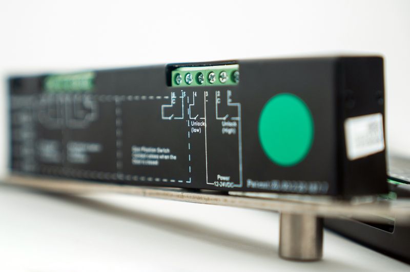 Series BO Electromechanical lock power strip